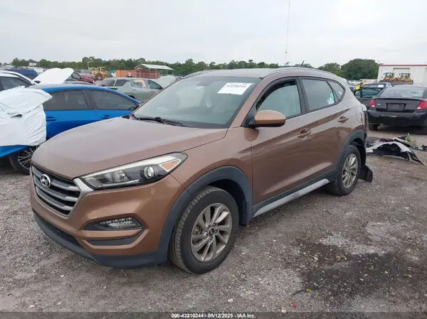 KM8J33A42HU478208 2017 HYUNDAI TUCSON - Image 2