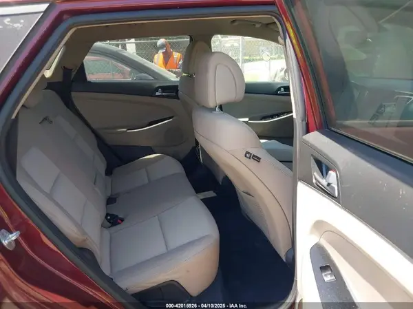 KM8J33A42HU488186 2017 HYUNDAI TUCSON - Image 8