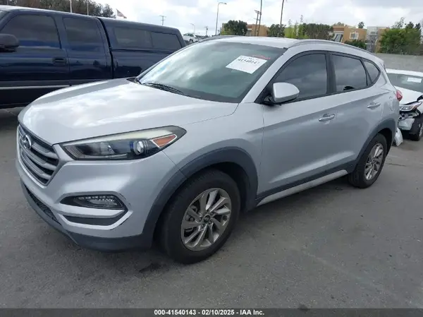 KM8J33A42HU494604 2017 HYUNDAI TUCSON - Image 2