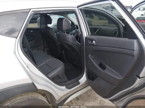 KM8J33A42HU508517 2017 HYUNDAI TUCSON - Image 8