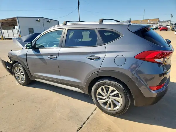 KM8J33A42HU514172 2017 HYUNDAI TUCSON - Image 2