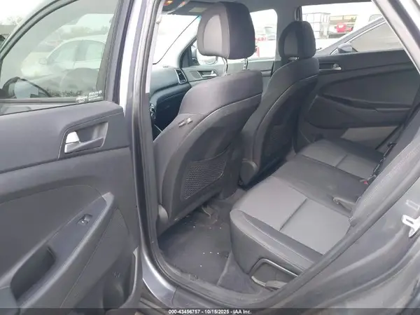 KM8J33A42HU527276 2017 HYUNDAI TUCSON - Image 8