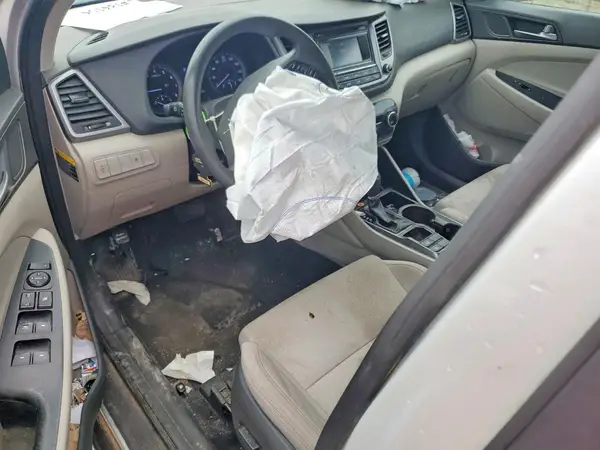 KM8J33A42HU530985 2017 HYUNDAI TUCSON - Image 8