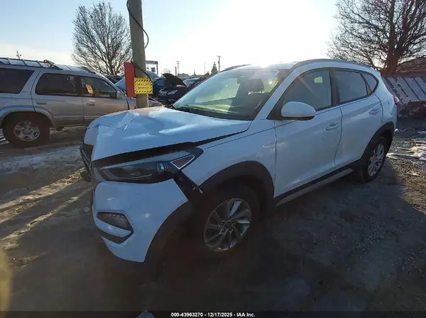 KM8J33A42HU554607 2017 HYUNDAI TUCSON - Image 2