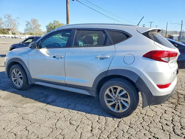 KM8J33A42HU555126 2017 HYUNDAI TUCSON - Image 2