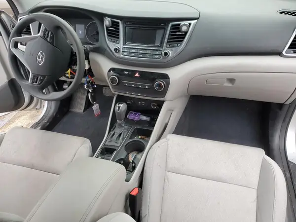 KM8J33A42HU566935 2017 HYUNDAI TUCSON - Image 8