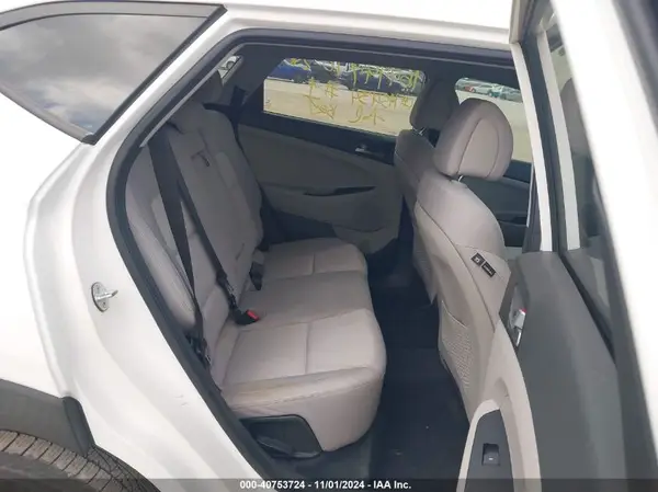 KM8J33A42HU580835 2017 HYUNDAI TUCSON - Image 8
