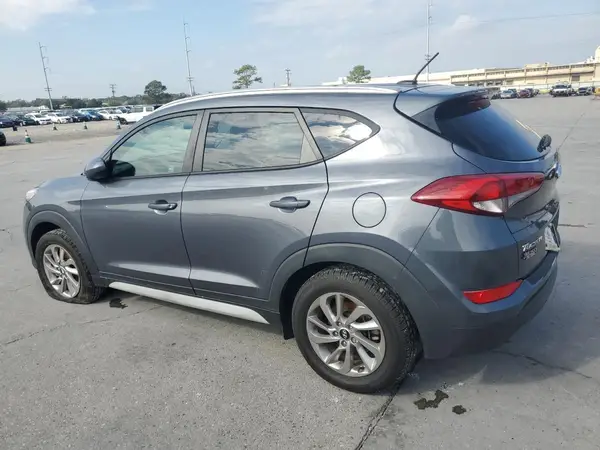 KM8J33A42HU588045 2017 HYUNDAI TUCSON - Image 2
