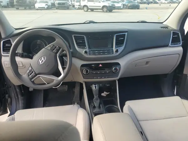 KM8J33A42HU588045 2017 HYUNDAI TUCSON - Image 8