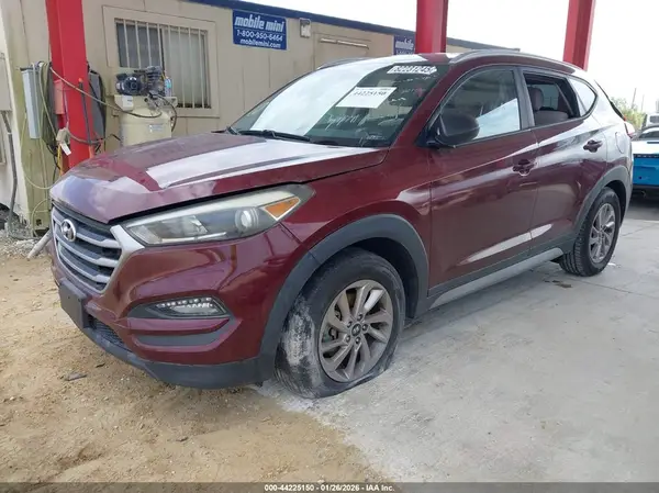 KM8J33A42JU600782 2018 HYUNDAI TUCSON - Image 2