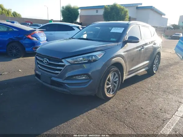 KM8J33A42JU605335 2018 HYUNDAI TUCSON - Image 2