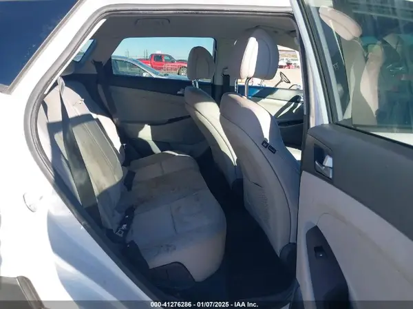 KM8J33A42JU606551 2018 HYUNDAI TUCSON - Image 8