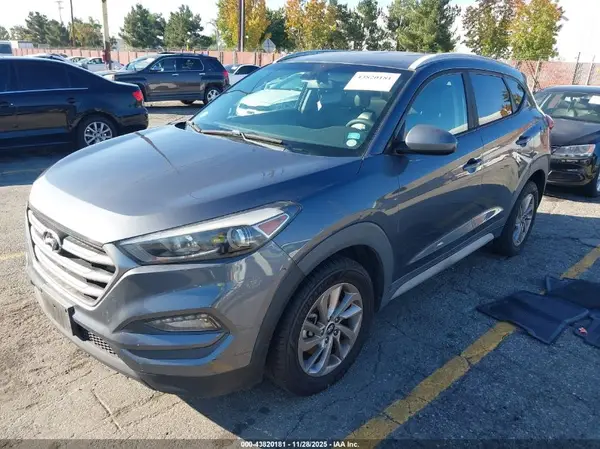 KM8J33A42JU608851 2018 HYUNDAI TUCSON - Image 2