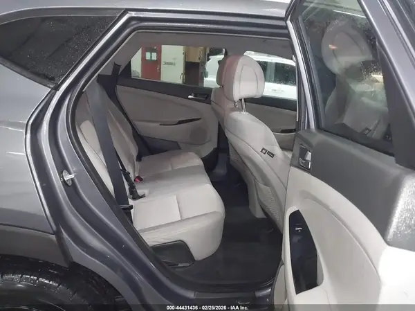KM8J33A42JU615055 2018 HYUNDAI TUCSON - Image 8