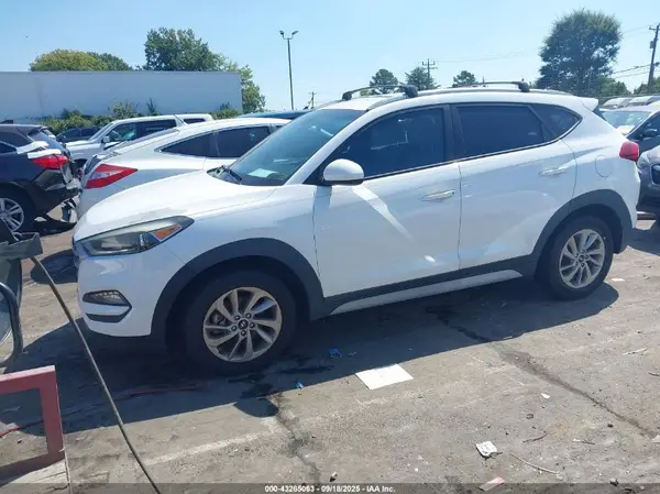 KM8J33A42JU617842 2018 HYUNDAI TUCSON - Image 2