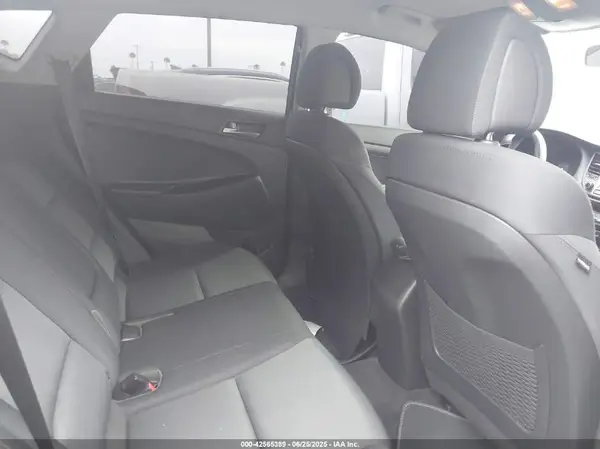 KM8J33A42JU618666 2018 HYUNDAI TUCSON - Image 8