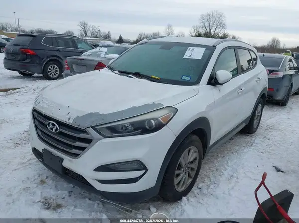 KM8J33A42JU623057 2018 HYUNDAI TUCSON - Image 2