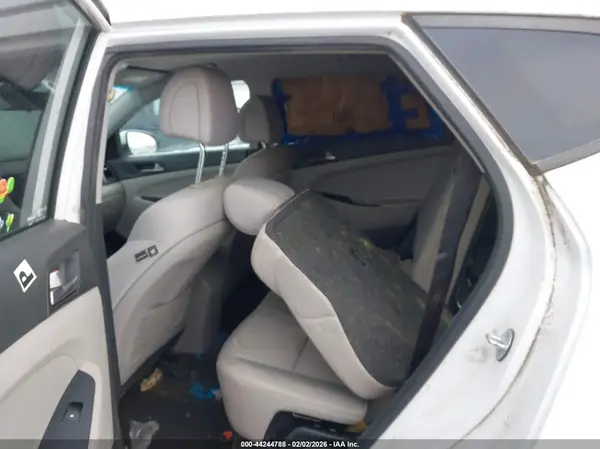 KM8J33A42JU623057 2018 HYUNDAI TUCSON - Image 8