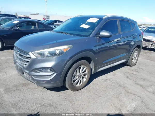 KM8J33A42JU626640 2018 HYUNDAI TUCSON - Image 2