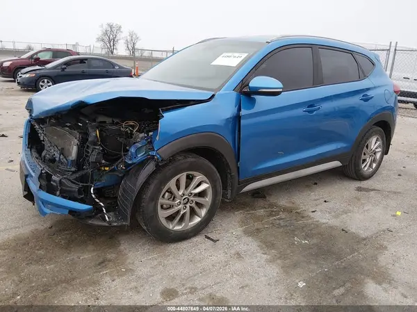 KM8J33A42JU630865 2018 HYUNDAI TUCSON - Image 2