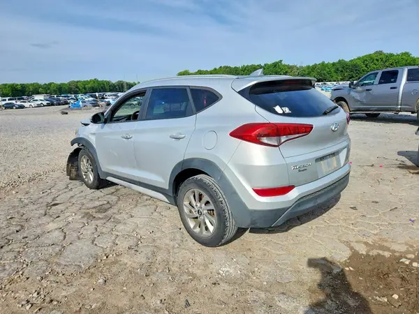 KM8J33A42JU633006 2018 HYUNDAI TUCSON - Image 2