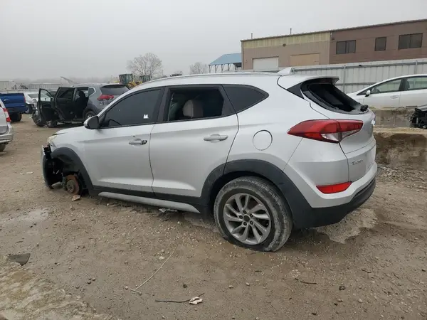KM8J33A42JU639789 2018 HYUNDAI TUCSON - Image 2
