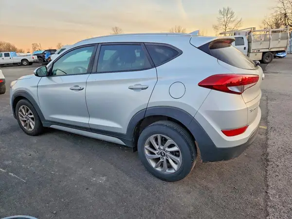 KM8J33A42JU651635 2018 HYUNDAI TUCSON - Image 2