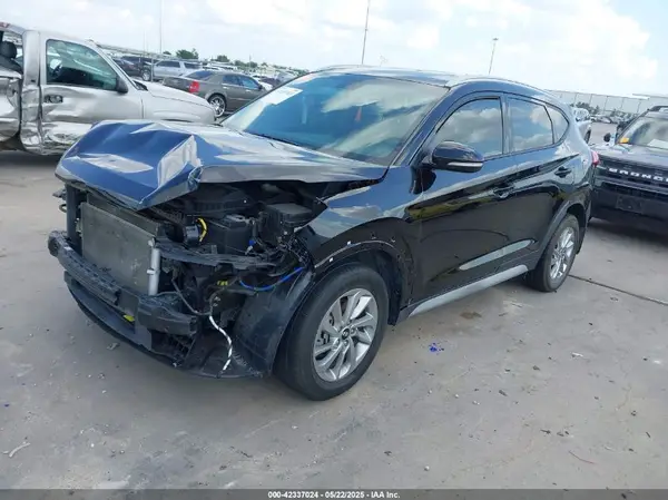 KM8J33A42JU655670 2018 HYUNDAI TUCSON - Image 2