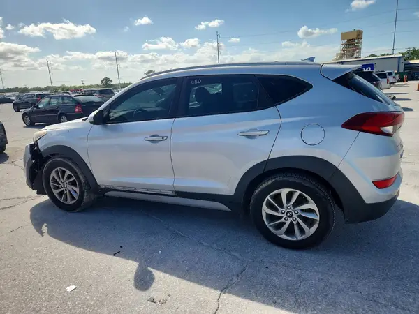 KM8J33A42JU664451 2018 HYUNDAI TUCSON - Image 2