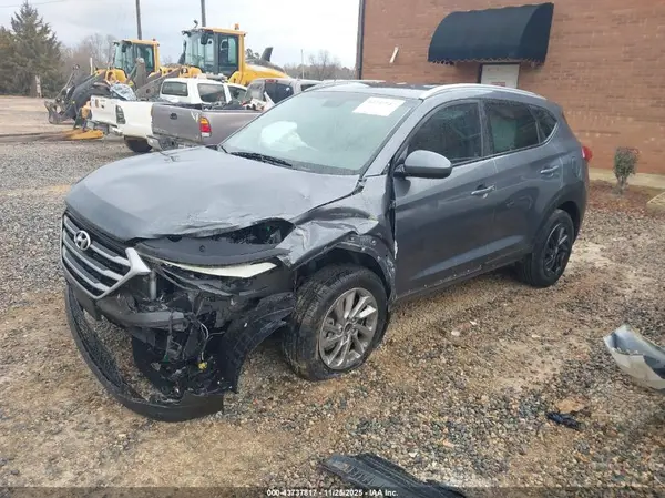 KM8J33A42JU665258 2018 HYUNDAI TUCSON - Image 2