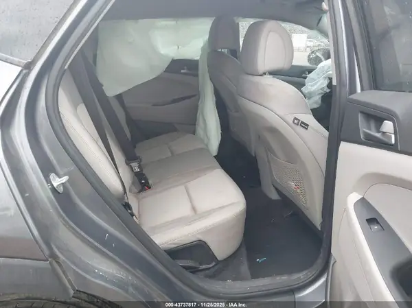 KM8J33A42JU665258 2018 HYUNDAI TUCSON - Image 8