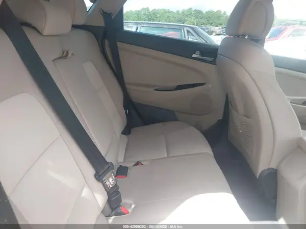KM8J33A42JU665549 2018 HYUNDAI TUCSON - Image 8