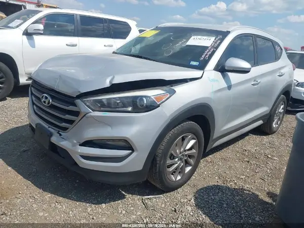 KM8J33A42JU666992 2018 HYUNDAI TUCSON - Image 2