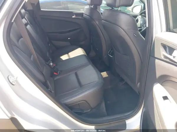 KM8J33A42JU666992 2018 HYUNDAI TUCSON - Image 8