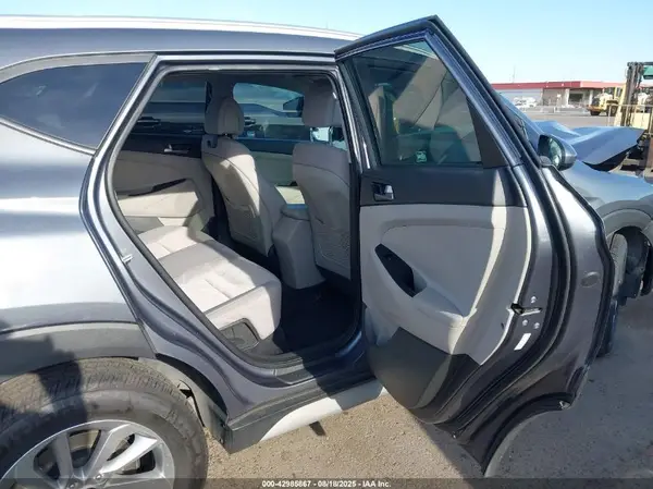 KM8J33A42JU672386 2018 HYUNDAI TUCSON - Image 8