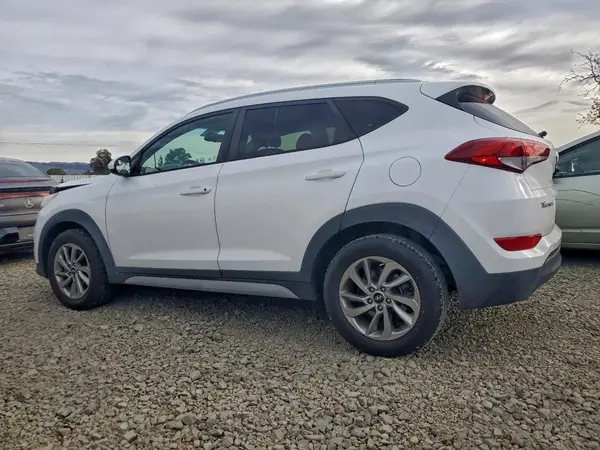 KM8J33A42JU674252 2018 HYUNDAI TUCSON - Image 2