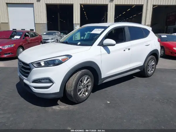KM8J33A42JU677071 2018 HYUNDAI TUCSON - Image 2