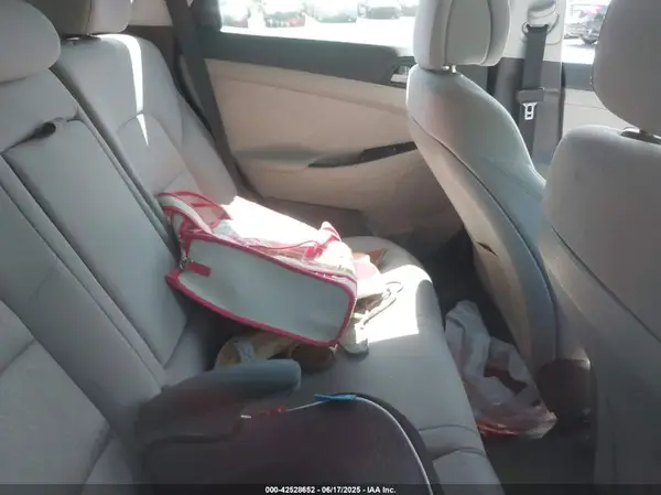 KM8J33A42JU677071 2018 HYUNDAI TUCSON - Image 8