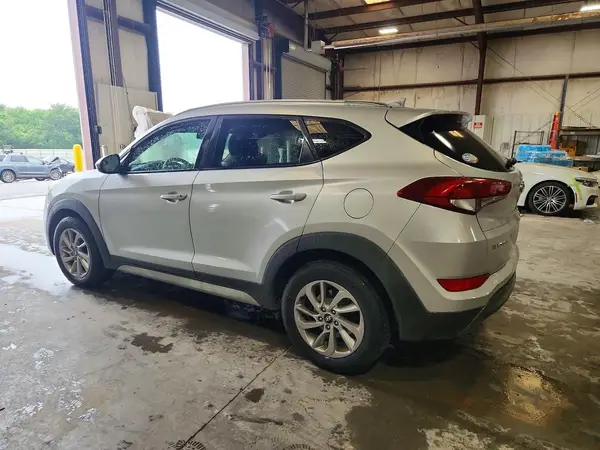 KM8J33A42JU680410 2018 HYUNDAI TUCSON - Image 2
