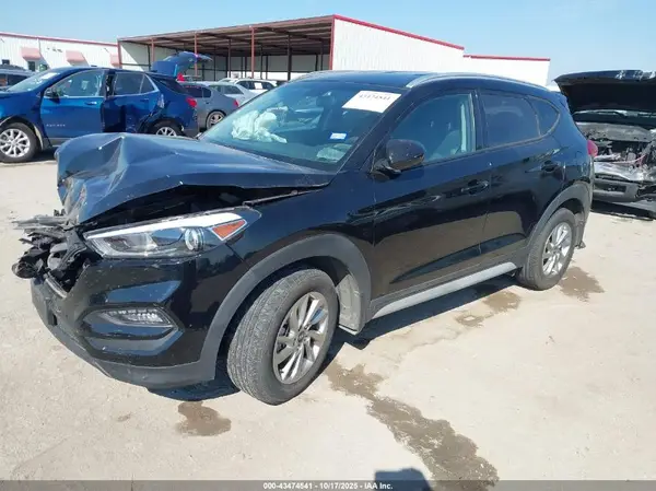 KM8J33A42JU683162 2018 HYUNDAI TUCSON - Image 2