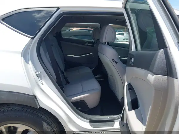 KM8J33A42JU695716 2018 HYUNDAI TUCSON - Image 8
