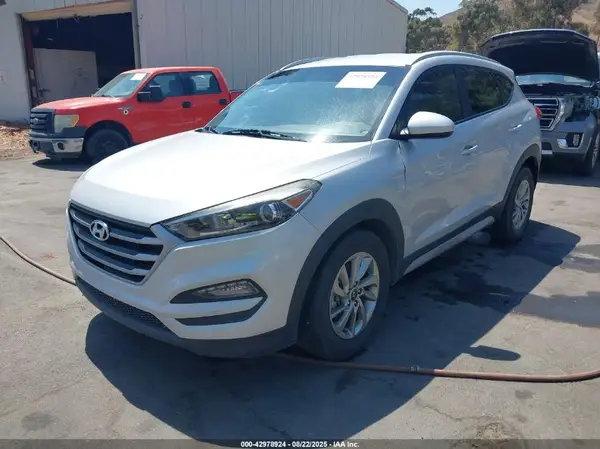 KM8J33A42JU696235 2018 HYUNDAI TUCSON - Image 2