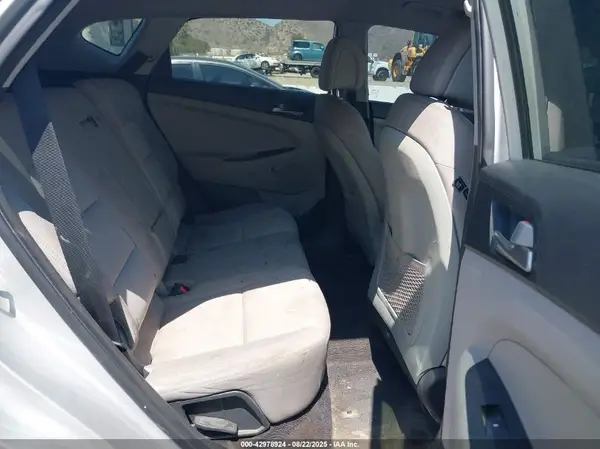KM8J33A42JU696235 2018 HYUNDAI TUCSON - Image 8