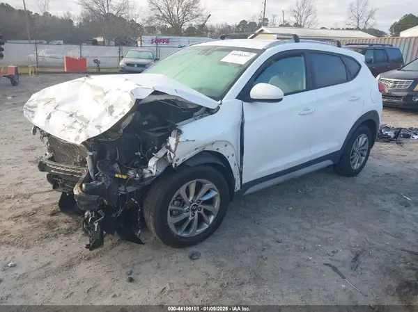 KM8J33A42JU702731 2018 HYUNDAI TUCSON - Image 2