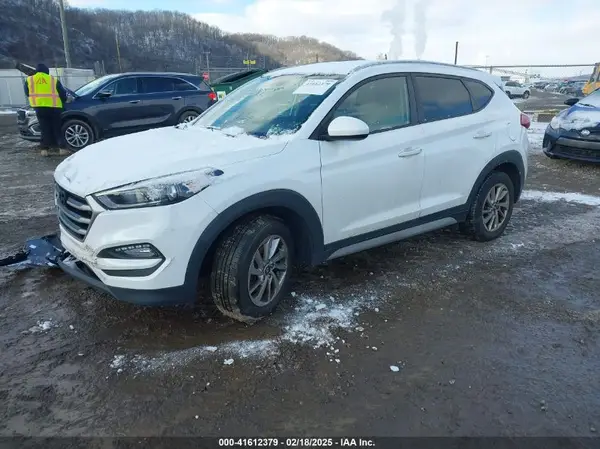 KM8J33A42JU717147 2018 HYUNDAI TUCSON - Image 2