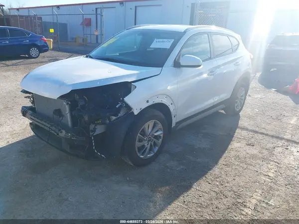 KM8J33A42JU727001 2018 HYUNDAI TUCSON - Image 2