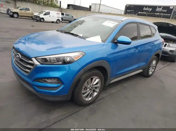 KM8J33A42JU735793 2018 HYUNDAI TUCSON - Image 2