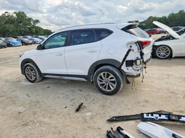 KM8J33A42JU737673 2018 HYUNDAI TUCSON - Image 2