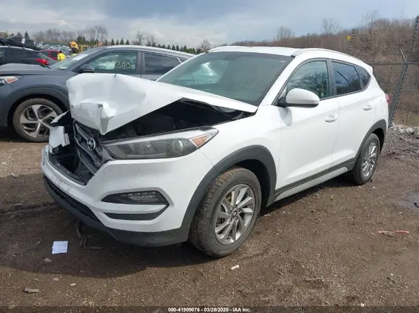 KM8J33A42JU759494 2018 HYUNDAI TUCSON - Image 2