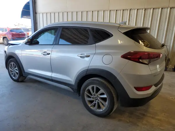 KM8J33A42JU760502 2018 HYUNDAI TUCSON - Image 2